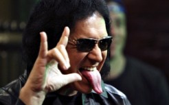 gene-simmons-tongue